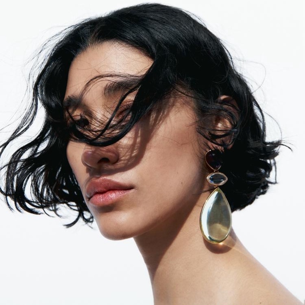 NWT. Zara Golden Long Metal Drop-Shaped Earrings.